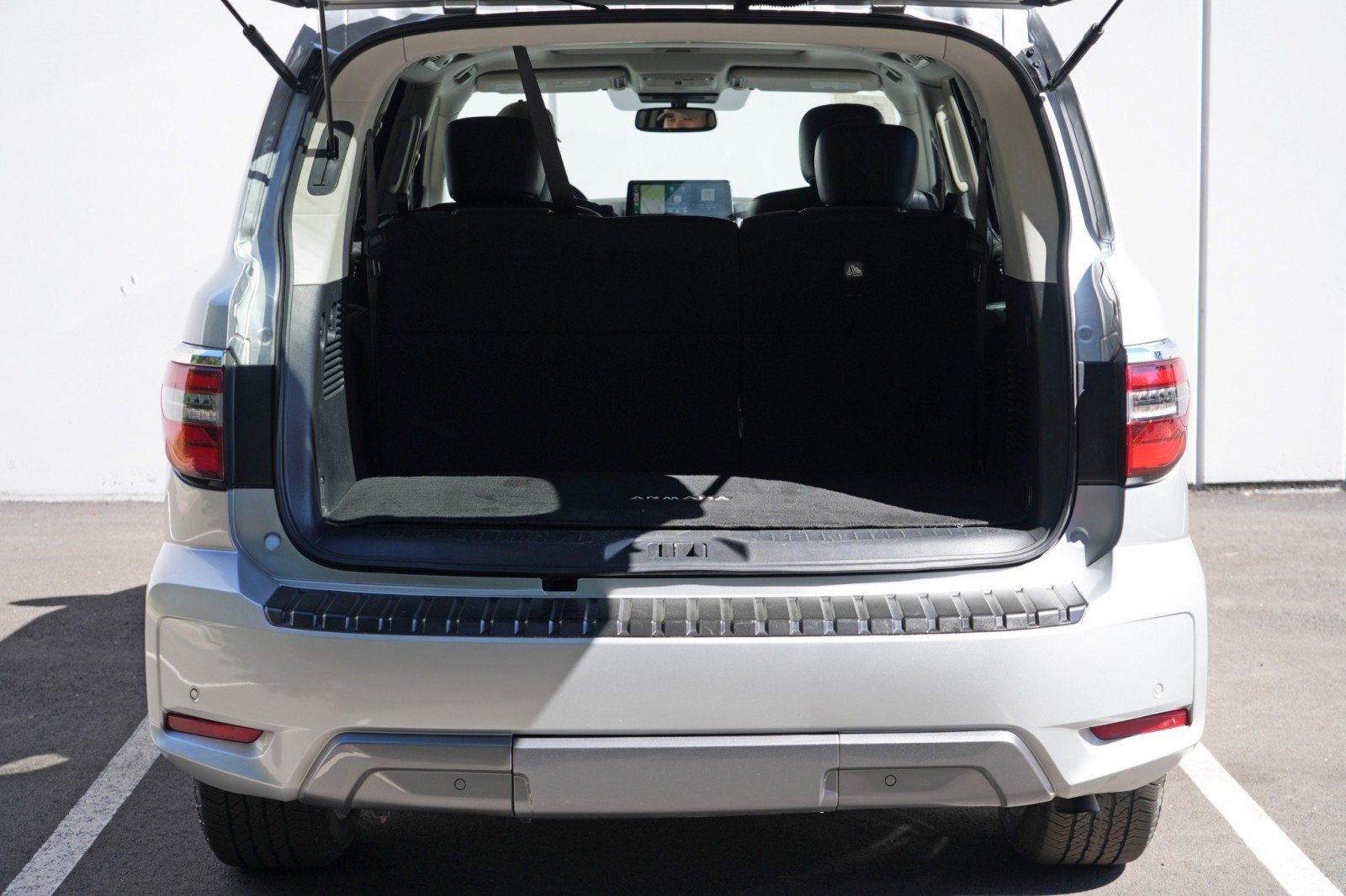 Used 2021 Nissan Armada SL w/ Captain's Chairs Package AWD/4WD image 10
