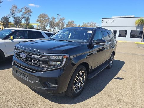 Used 2025 Ford Expedition Active image 1