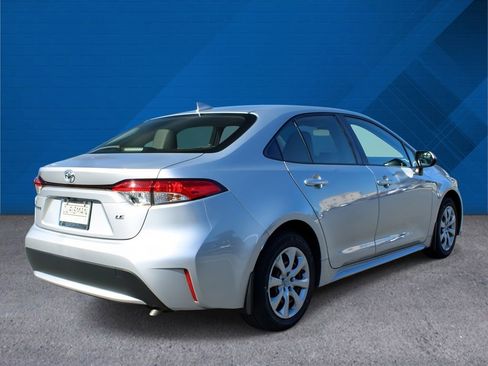 Used 2022 Toyota Corolla LE image 7