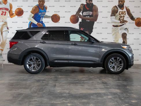 Used 2023 Ford Explorer XLT w/ Equipment Group 202A image 17