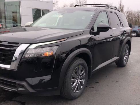New 2025 Nissan Pathfinder SV image 4