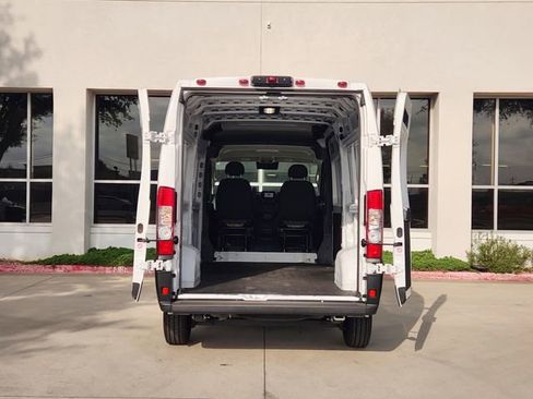 Used 2025 RAM ProMaster 2500 w/ Convenience Group image 33