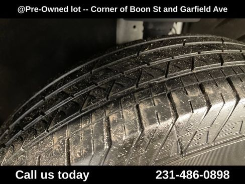 Used 2019 GMC Acadia SLT AWD/4WD image 12