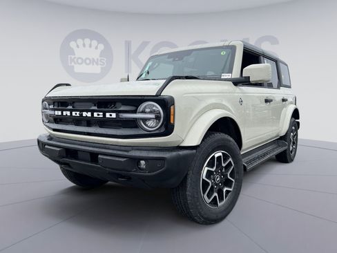 New 2026 Ford Bronco Outer Banks AWD/4WD image 1