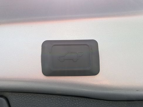 Used 2022 Toyota RAV4 XLE w/ Convenience Package FWD image 32