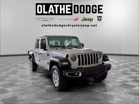 Used 2023 Jeep Gladiator Sport image 26
