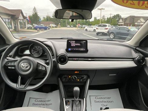 Used 2020 Toyota Yaris L FWD image 12
