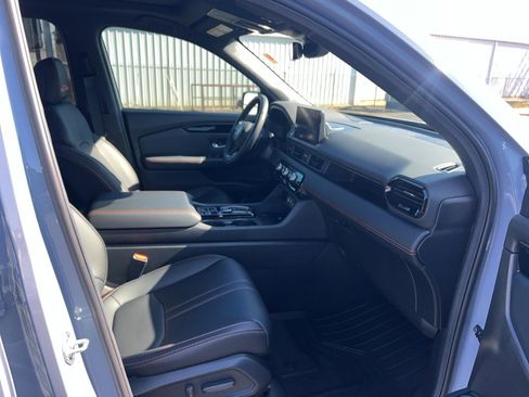 Certified 2025 Honda Pilot TrailSport image 31