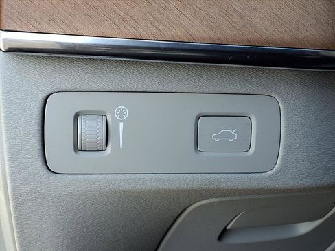 Used 2021 Volvo XC90 T6 Momentum w/ Advanced Package image 19