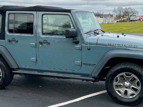 Used 2015 Jeep Wrangler Unlimited Rubicon w/ Connectivity Group image 8