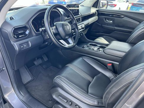 Used 2024 Honda Pilot Touring image 5