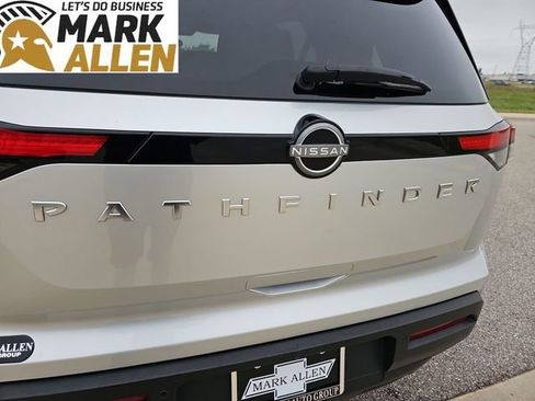 Used 2025 Nissan Pathfinder SV FWD image 31