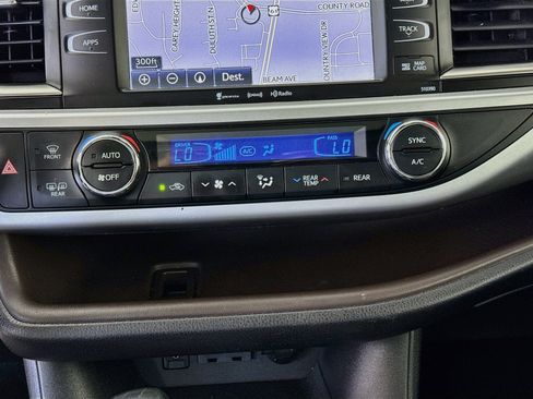Certified 2019 Toyota Highlander XLE AWD/4WD image 16