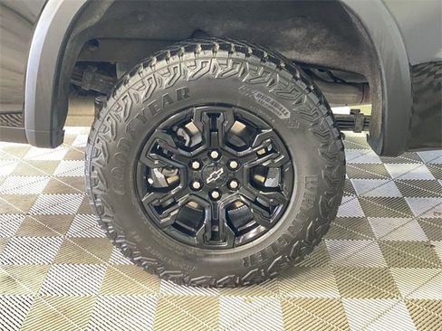 Used 2023 Chevrolet Silverado 1500 ZR2 w/ Technology Package image 18