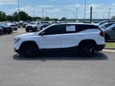 Used 2022 GMC Terrain SLE w/ Elevation Edition image 4