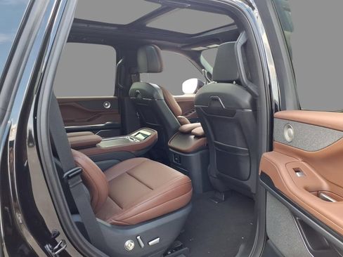 New 2027 Lincoln Navigator Reserve AWD/4WD image 10