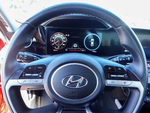 Used 2021 Hyundai Elantra Limited image 12