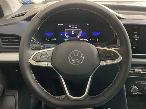 Certified 2023 Volkswagen Taos SE w/ Panoramic Sunroof Package image 11