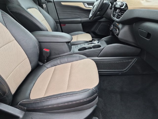Used 2021 Ford Escape Titanium w/ Titanium Elite Package AWD/4WD image 18
