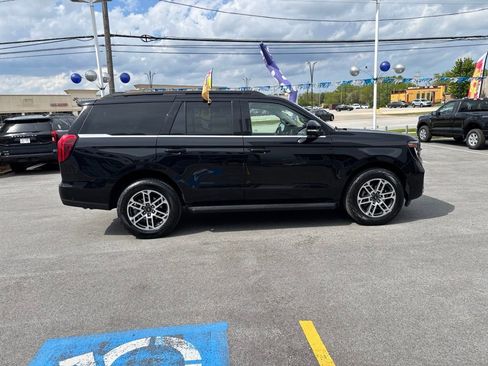 Used 2025 Ford Expedition Active AWD/4WD image 7