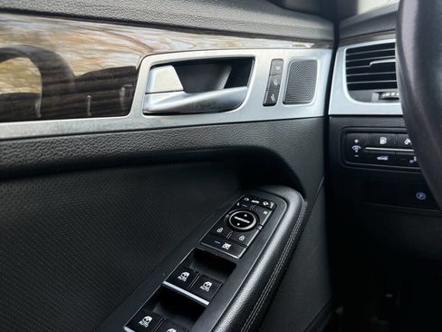 Used 2017 Genesis G80 3.8 RWD image 23