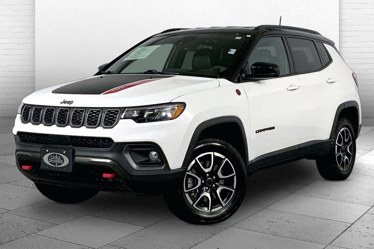 Used 2025 Jeep Compass Trailhawk AWD/4WD image 12