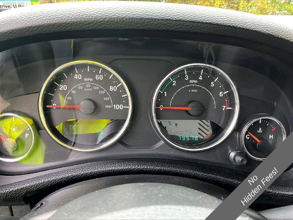 Used 2014 Jeep Wrangler Unlimited Sahara w/ Connectivity Group AWD/4WD image 12