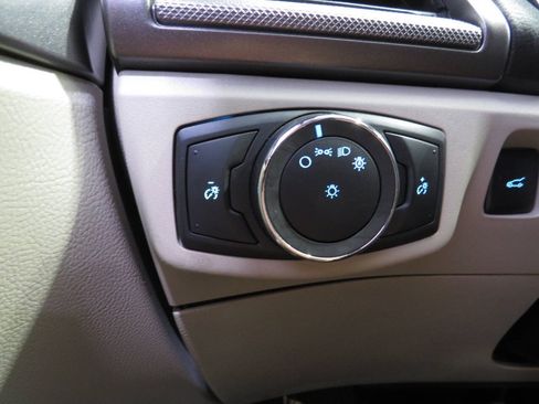 Used 2020 Ford Fusion SE FWD image 22