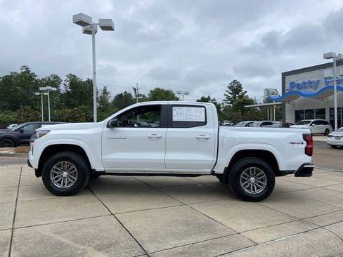 Used 2023 Chevrolet Colorado LT w/ LT Convenience Package II AWD/4WD image 8