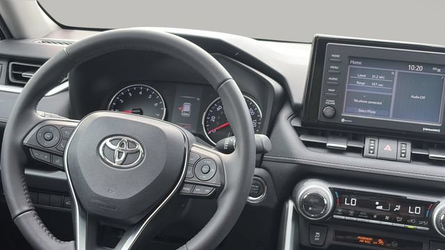 Used 2020 Toyota RAV4 XLE Premium FWD image 17