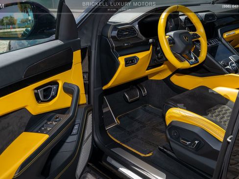 Used 2022 Lamborghini Urus AWD/4WD image 64