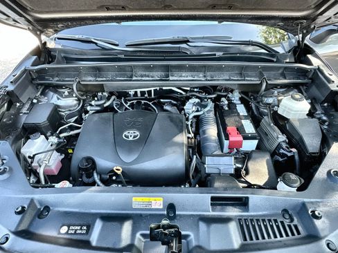 Used 2022 Toyota Highlander L image 13