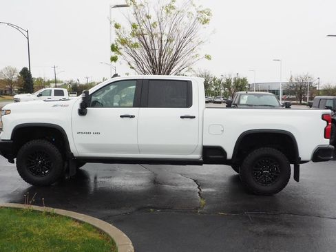 Used 2025 Chevrolet Silverado 2500 ZR2 w/ Technology Package AWD/4WD image 8