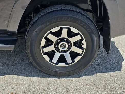 Used 2022 Toyota 4Runner TRD Off-Road Premium AWD/4WD image 33