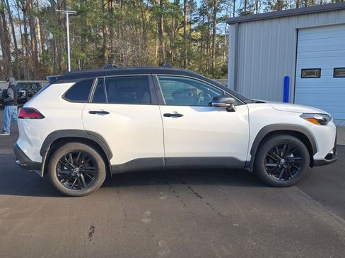 Used 2025 Toyota Corolla Cross AWD Hybrid w/ Moonroof Package image 6