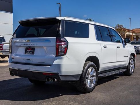 Used 2023 Chevrolet Suburban Premier image 8