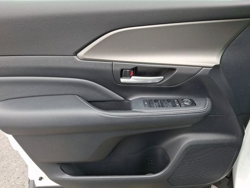 Used 2024 Toyota Grand Highlander XLE image 12