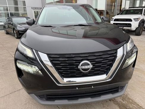 Used 2023 Nissan Rogue S image 2