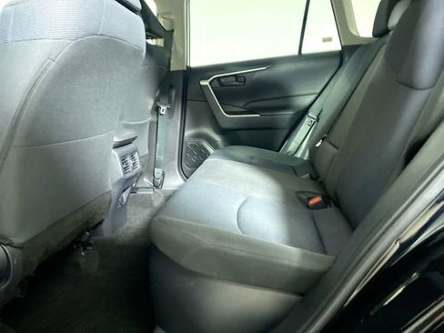 Used 2021 Toyota RAV4 LE image 20