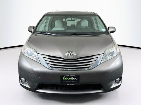 Used 2016 Toyota Sienna XLE w/ XLE Navigation Package FWD image 2