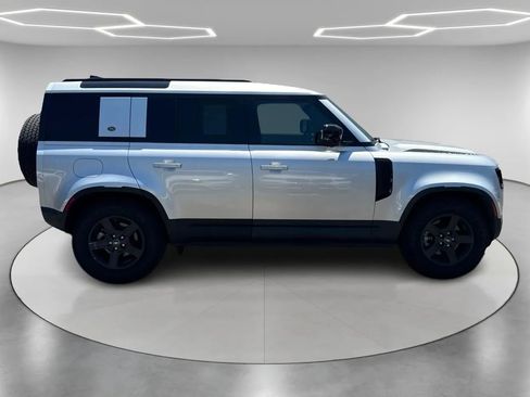 Used 2023 Land Rover Defender 110 S image 4