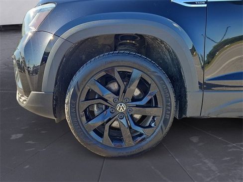 Used 2022 Volkswagen Taos SE w/ Panoramic Sunroof Package image 14