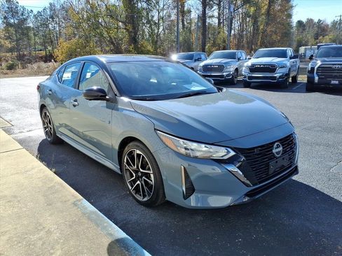 Used 2024 Nissan Sentra SR w/ SR Premium Package image 3