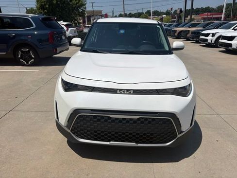 Used 2023 Kia Soul S FWD image 3