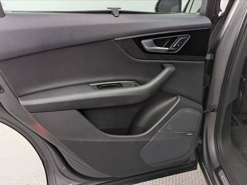 Used 2017 Audi Q7 3.0T Prestige w/ Prestige Package AWD/4WD image 16