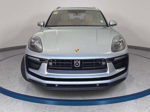 Used 2025 Porsche Macan AWD/4WD image 2