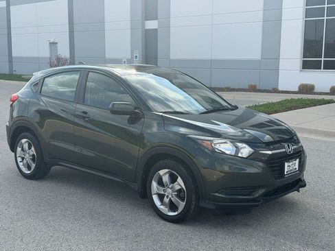 Used 2018 Honda HR-V LX image 3