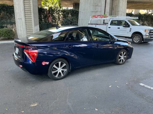 Used 2017 Toyota Mirai FWD image 6