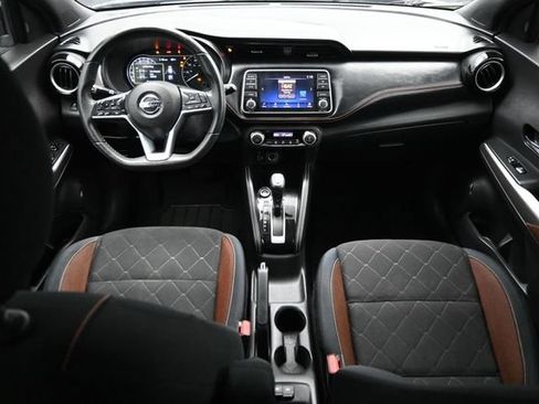 Used 2018 Nissan Kicks SR FWD image 11