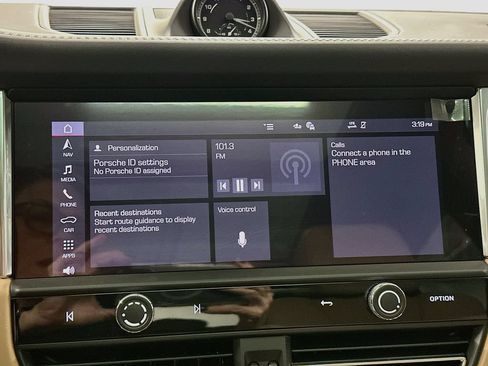 Certified 2025 Porsche Macan AWD/4WD image 16